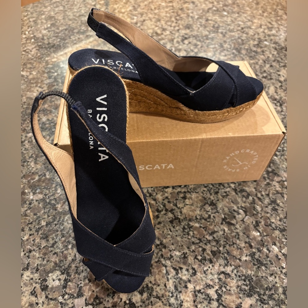 Viscata Calella Navy Espadrilles
Size 7 US / 38 EUR